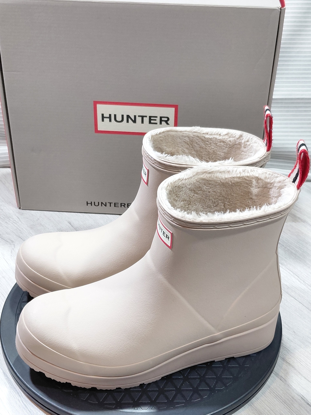 Hunter Women’s Insulated Play Short Sesame Tan Shearling Lined Rain Boots SIZE 8